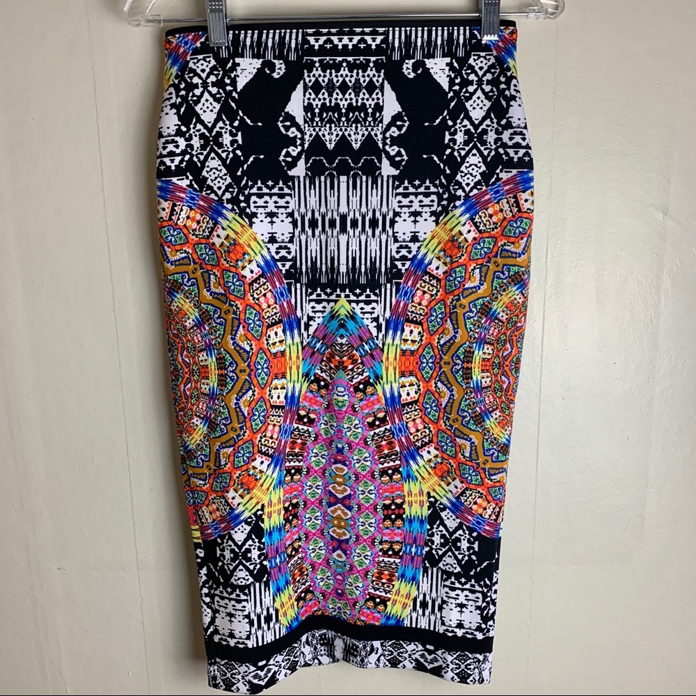 ⭐️Bison Bisou Graphic Print  skirt size XS NWOT